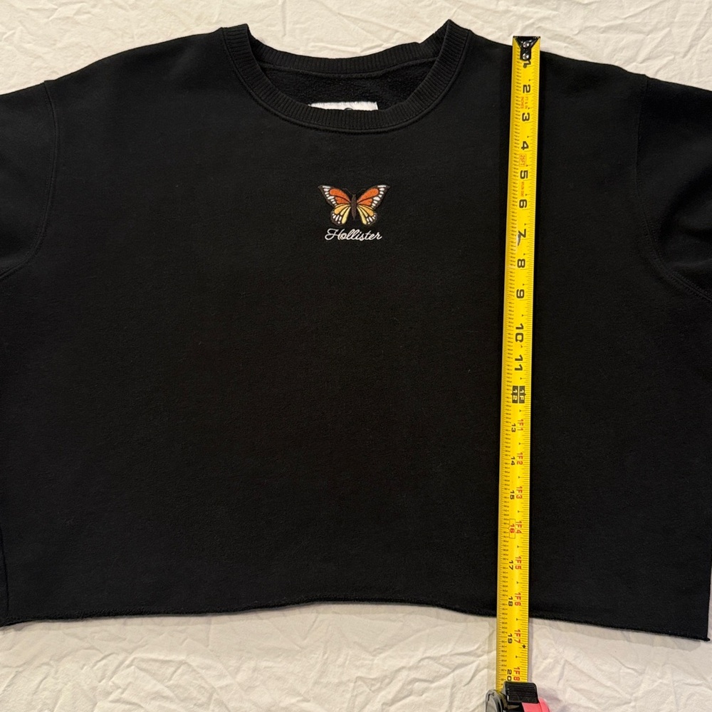 Hollister Women's Embroidered Butterfly Cropped Sweatshirt Size Medium EUC - Picture 7 of 9